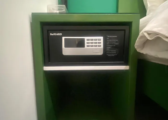 Ai - 15 Second To The And 1 Minute To Airport By Micky 3*